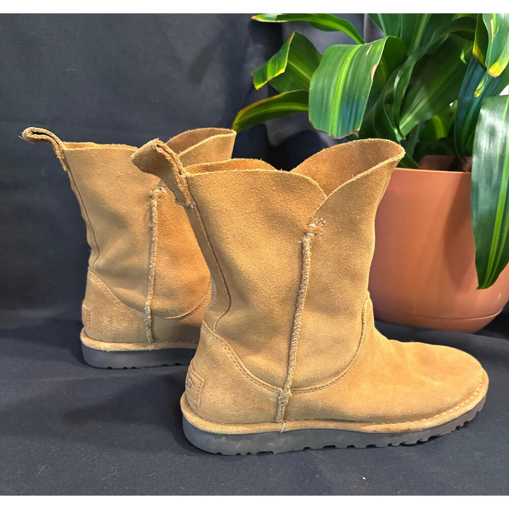Women’s UGG Alida Suede Chestnut Boot, size 6
